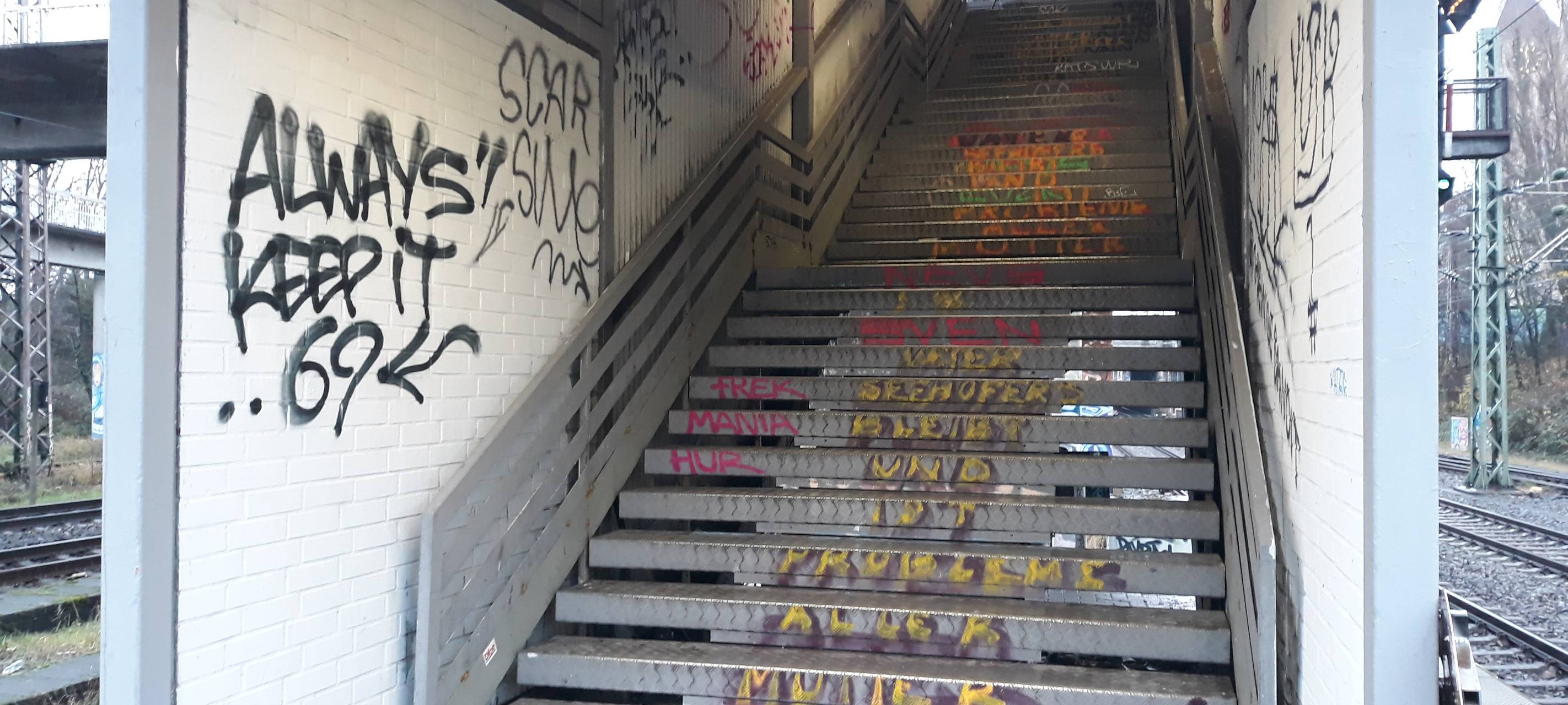 Düsseldorf: 20 Jahre nach Wehrhahn-Anschlag - Täter nicht gefasst