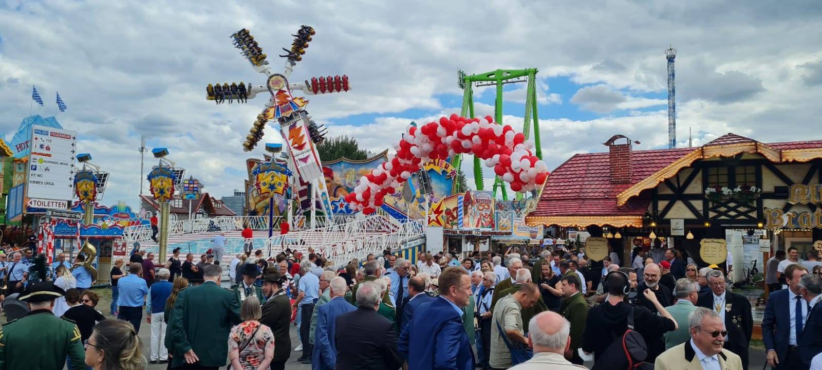 Pink Monday auf der Düsseldorfer Rheinkirmes