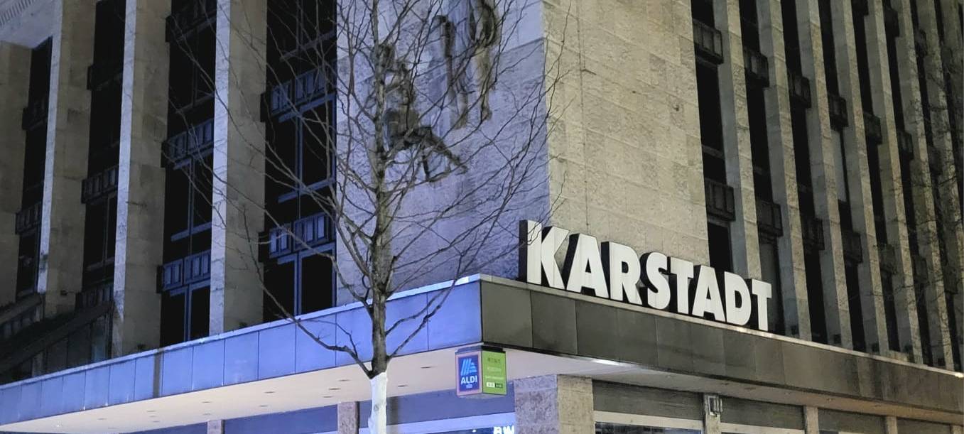 Düsseldorf - Ver.di will über Karstadt-Schließung reden