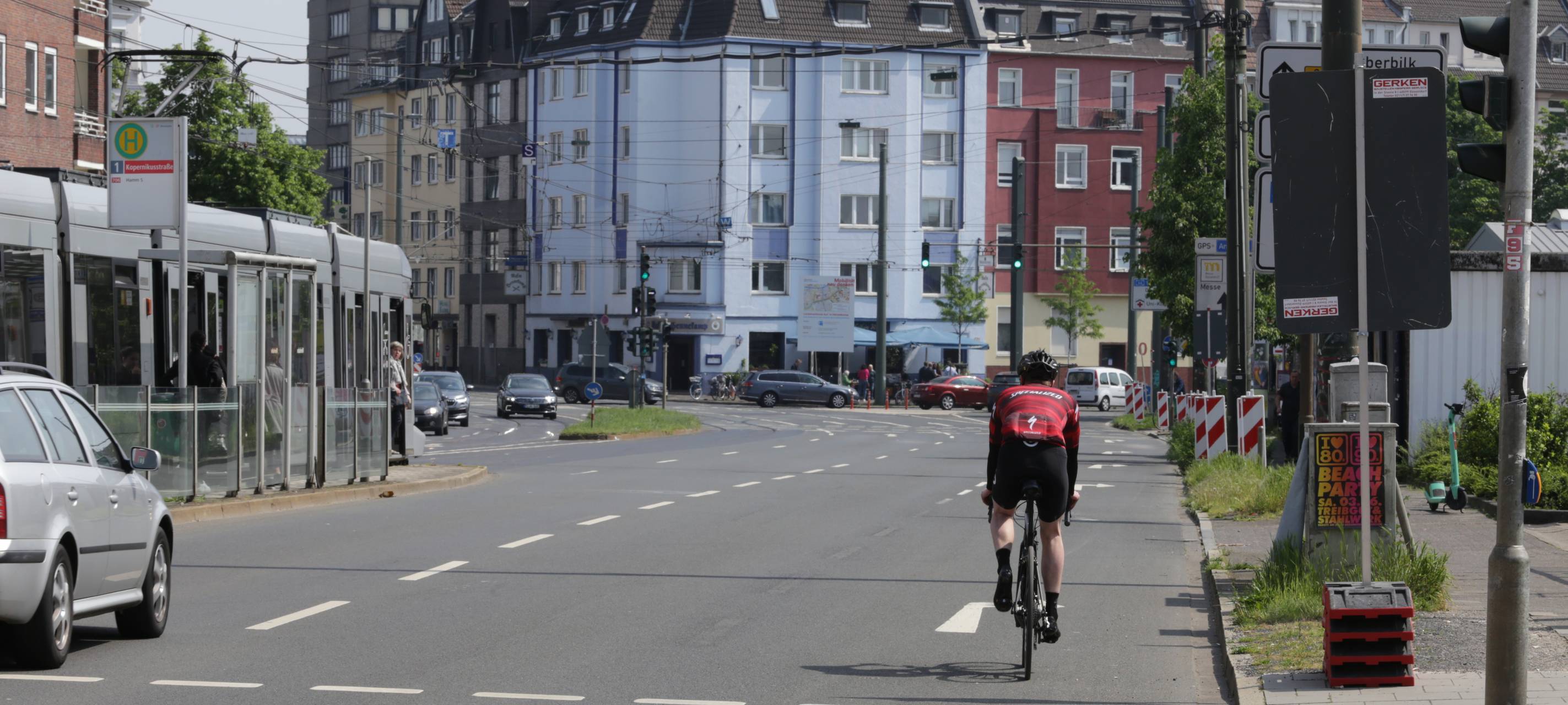Düsseldorf: Mehr Radweg Auf'm Hennekamp