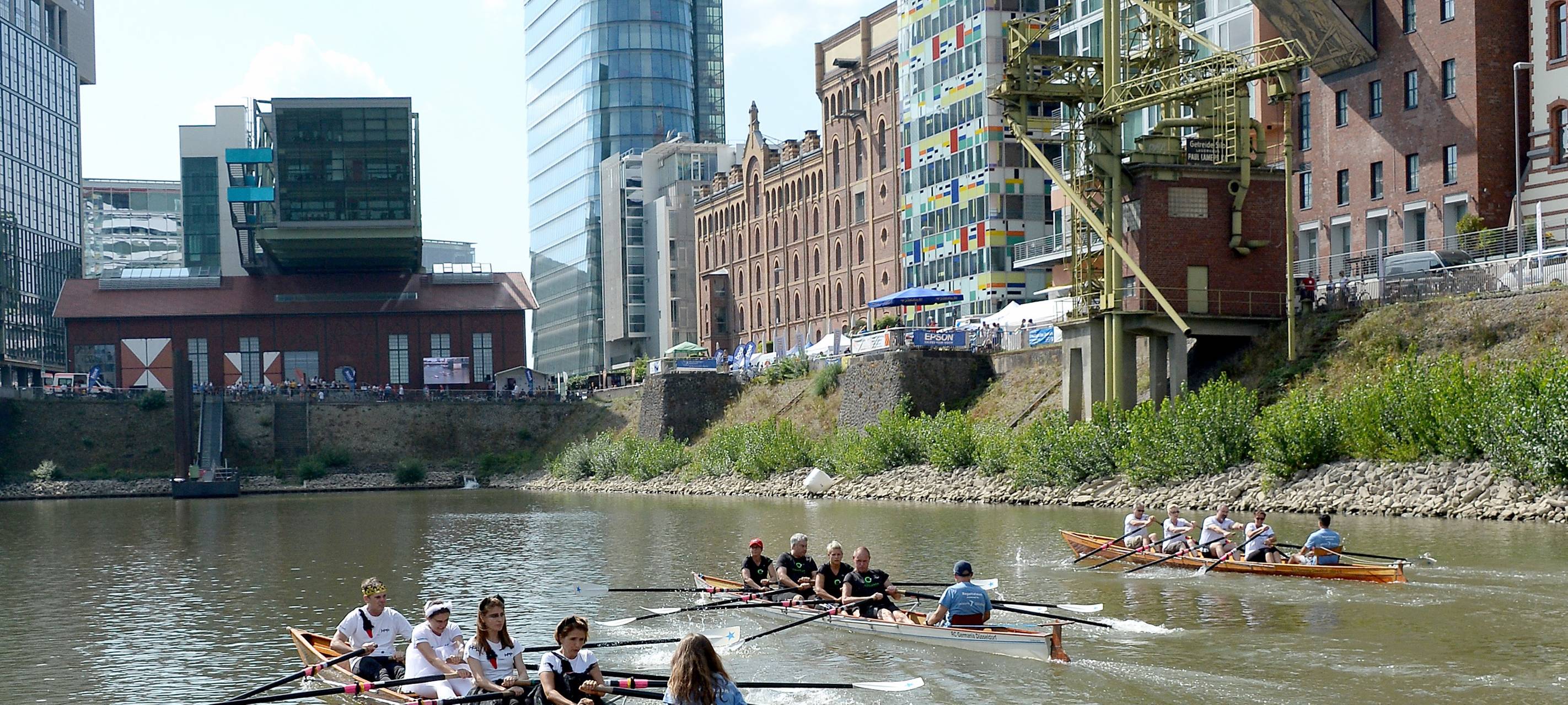 Benefiz-Regatta in Düsseldorf