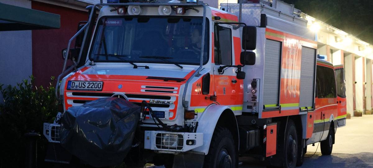 Das Waldbrand-TLF aus Düsseldorf kurz vor der Abfahrt nach Bonn.