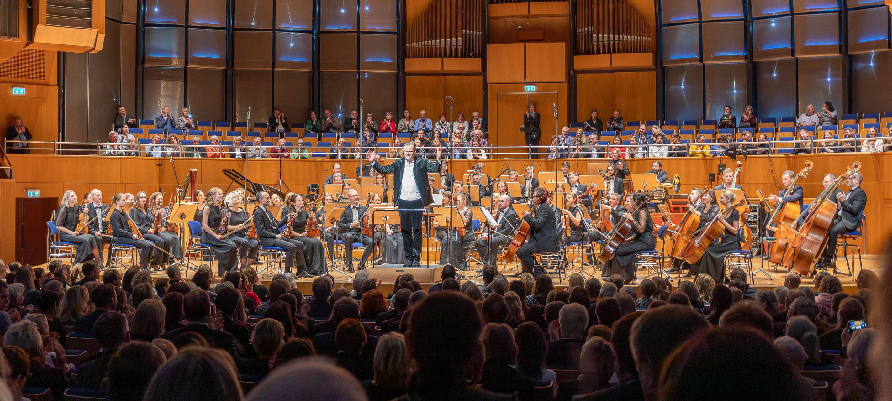 DRK-Konzert für Menschlichkeit in Düsseldorfer Tonhalle