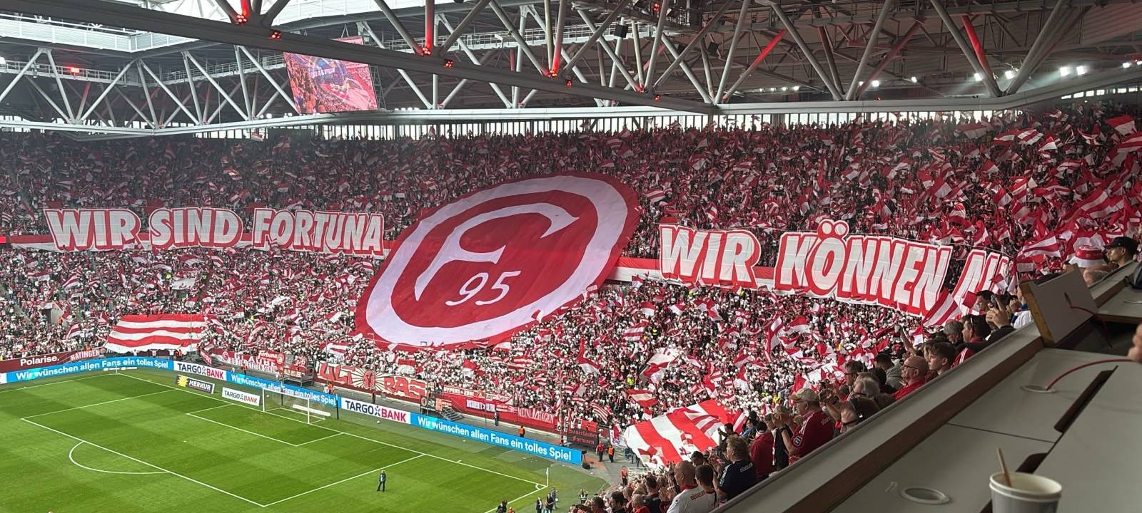 Große Fortuna-Choreo vor dem Heimspiel gegen den MSV Duisburg.