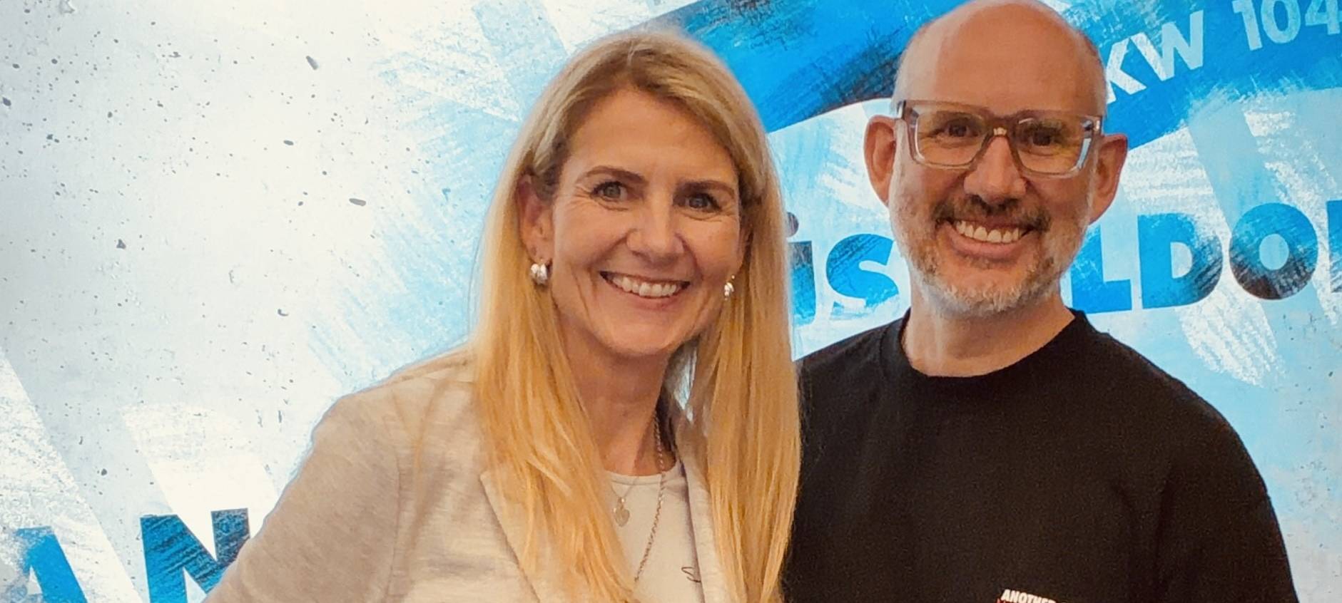 Claudia Monréal, Moderatorin bei Antenne Düsseldorf mit Michael Brill, CEO von D.Live