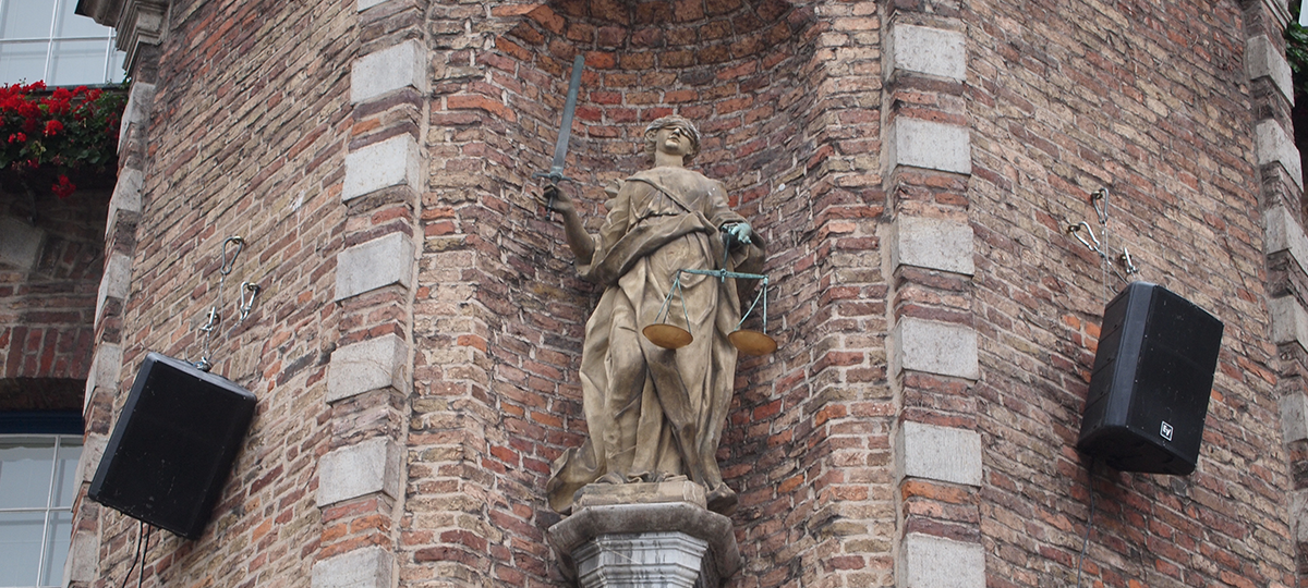 Seriendieb steht vor dem Düsseldorfer Amtsgericht